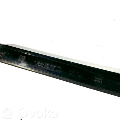 Priekšējā sliekšņa dekoratīvā apdare (iekšējā)