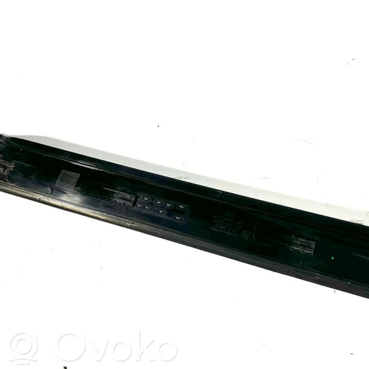 Priekšējā sliekšņa dekoratīvā apdare (iekšējā)