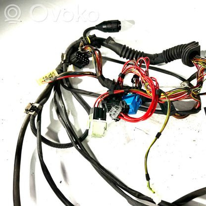 Pārnesumkārbas vadu instalācija