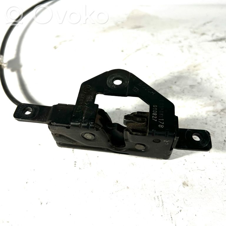 Aizmugurējā pārsega slēdzene