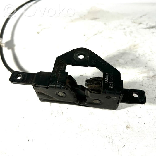 Aizmugurējā pārsega slēdzene