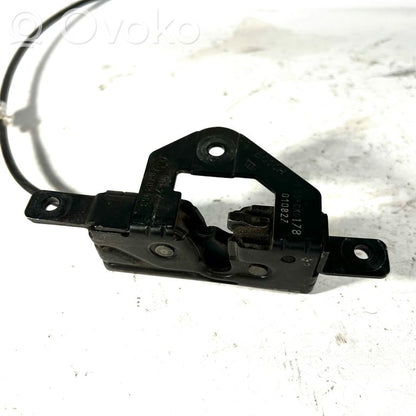 Aizmugurējā pārsega slēdzene