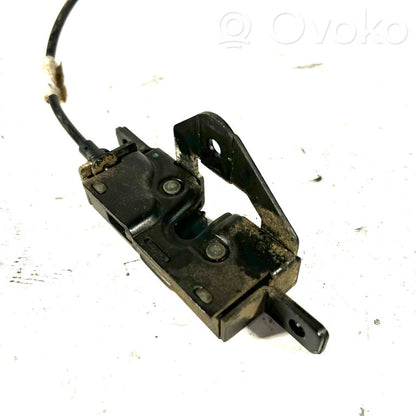 Aizmugurējā pārsega slēdzene