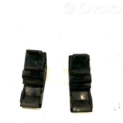 Radiatora (-u) turētājs / kronšteins