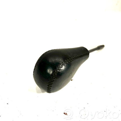 Ātrumu pārslēgšanas sviras dekoratīvā apdare (āda, uzgalis)