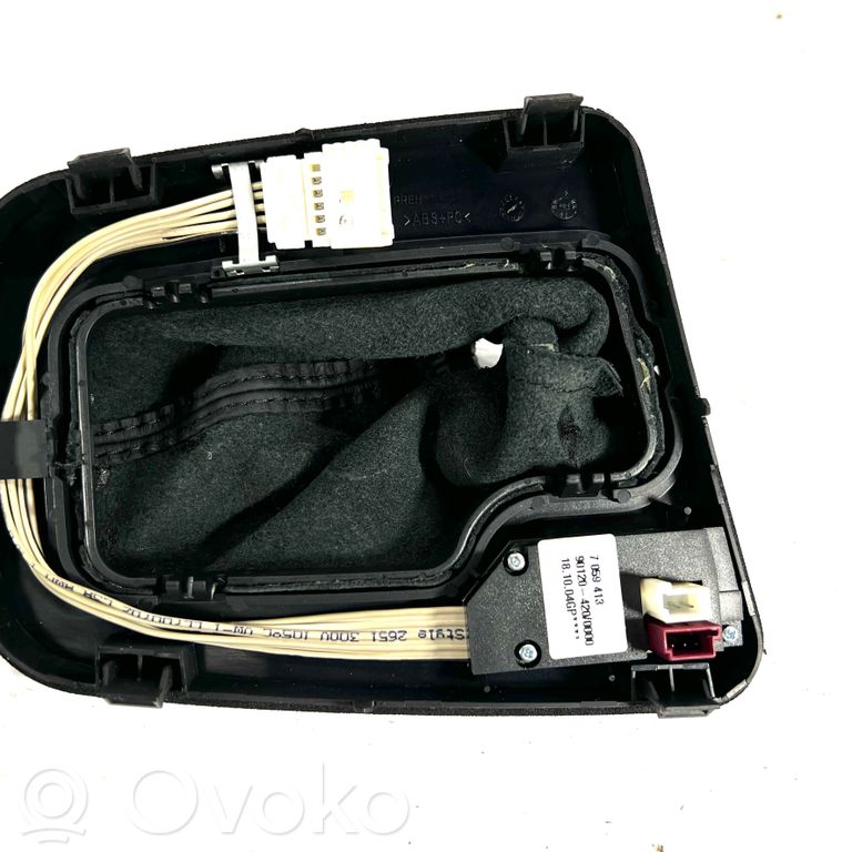 Ātrumu pārslēgšanas sviras dekoratīvā apdare (plastmasas)