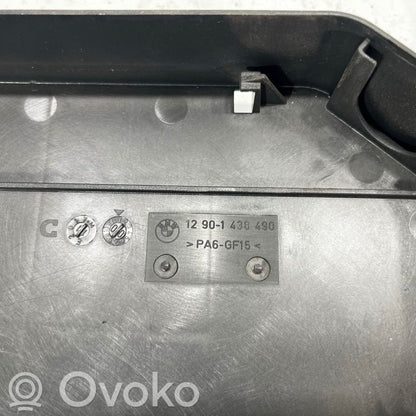 Dzinēja vadības bloka turētājs