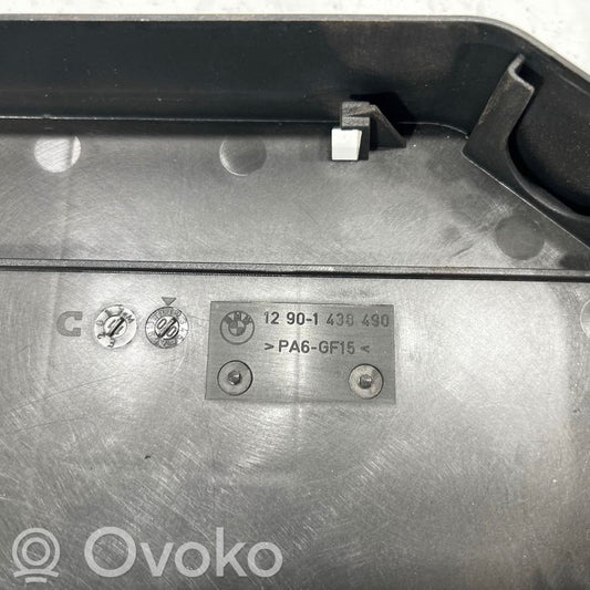 Dzinēja vadības bloka turētājs