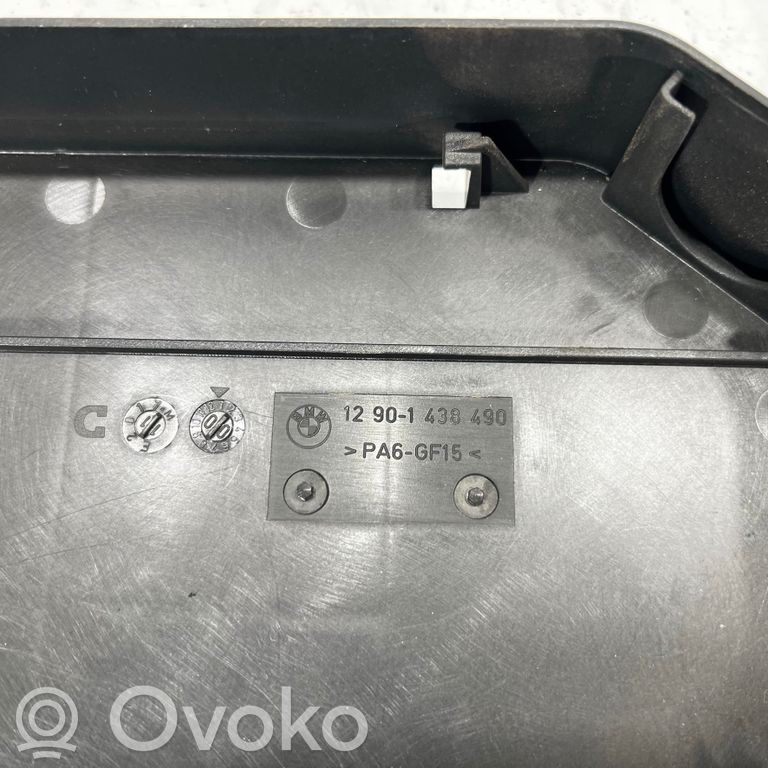 Dzinēja vadības bloka turētājs