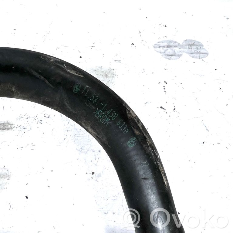 Caurulīte (-es) / šļūtene (-es)