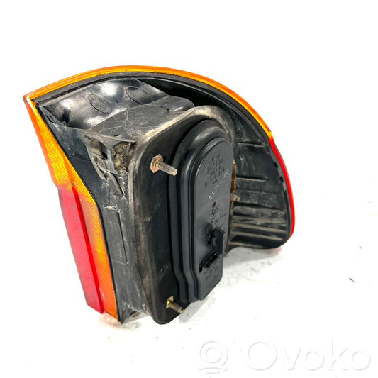 Задний фонарь в кузове