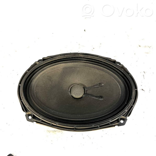 Speaker(s) in the rear window