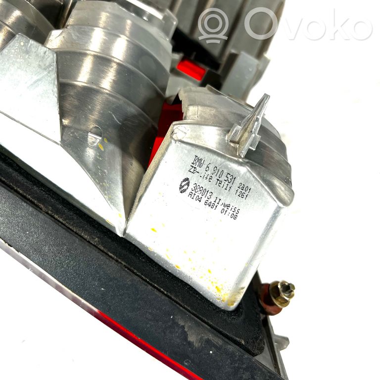 Aizmugurējais lukturis virsbūvē