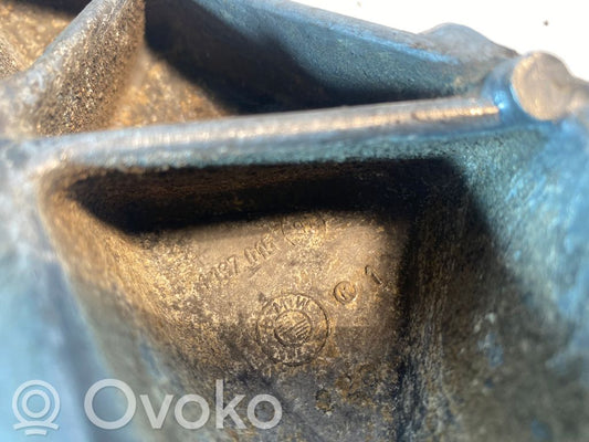 Engine mounting bracket