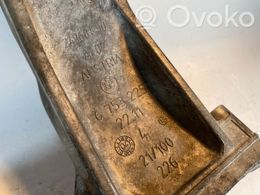 Engine mounting bracket