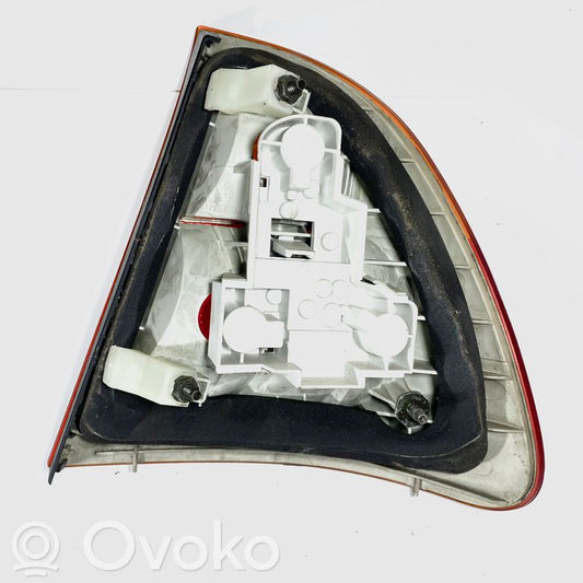 Aizmugurējais lukturis virsbūvē