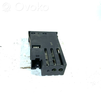 Sēdekļu apsildes slēdzis