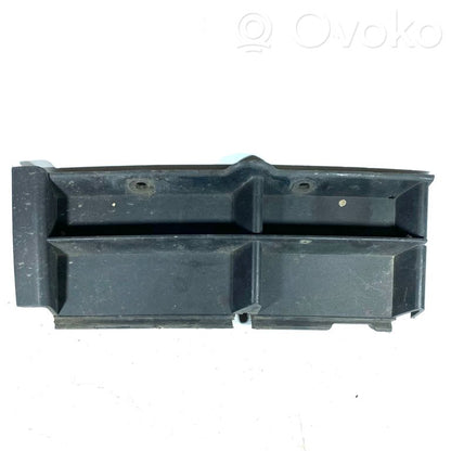 Priekšpusē dekoratīva bampera uzlikas