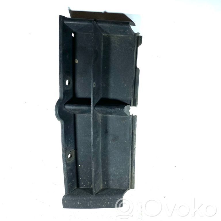 Priekšpusē dekoratīva bampera uzlikas