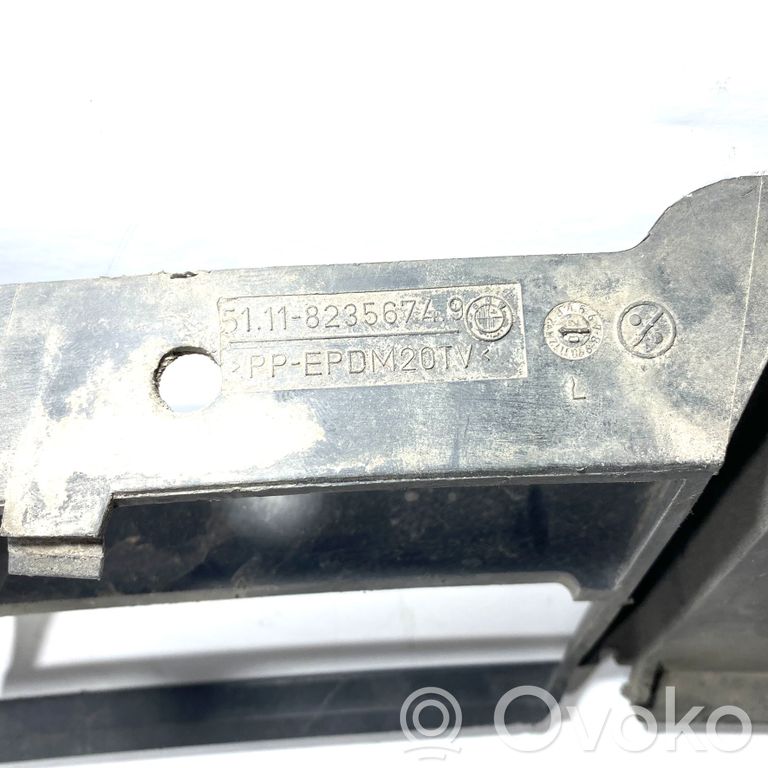 Priekšpusē dekoratīva bampera uzlikas