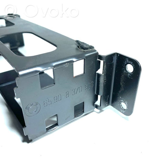 Navigācijas GPS ierīces stiprinājums / turētājs