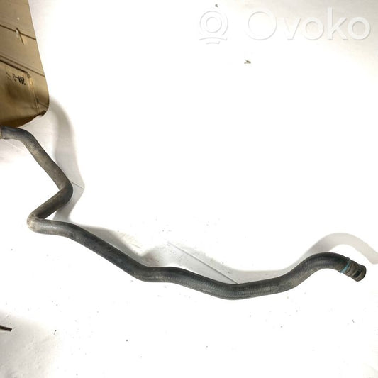 Caurulīte (-es) / šļūtene (-es)