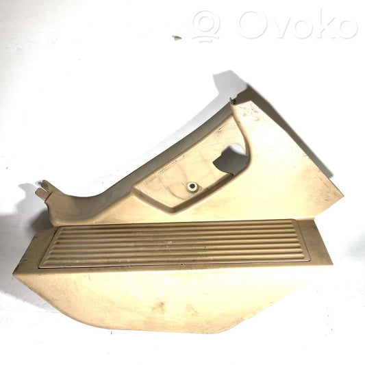 Kāju zonas sānu dekoratīvā apdare