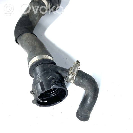 Caurulīte (-es) / šļūtene (-es)