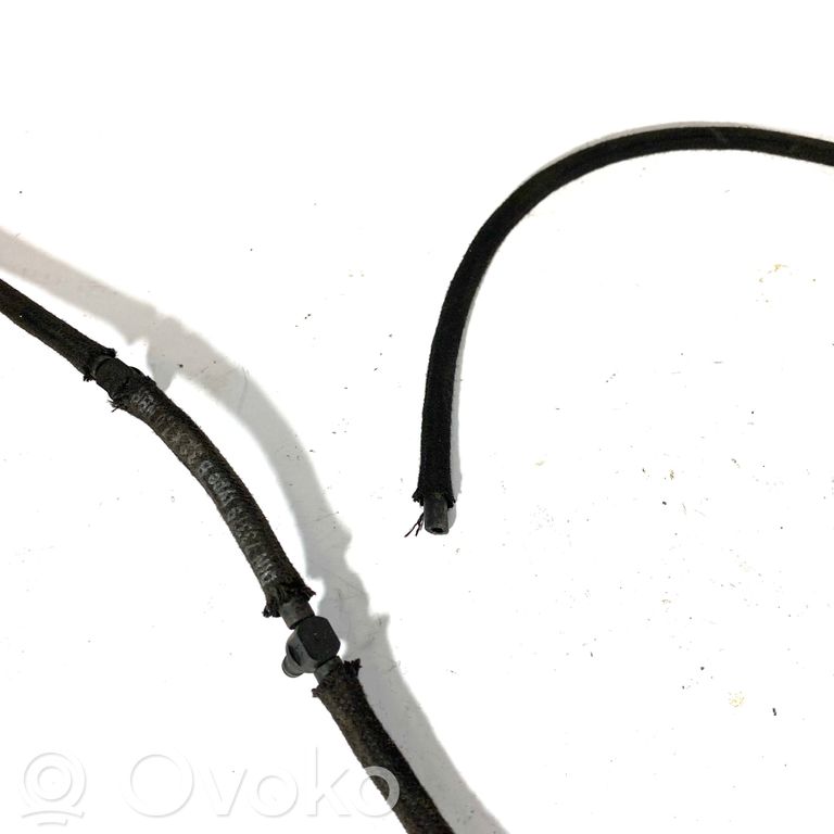 Degvielas caurulīte (-es)