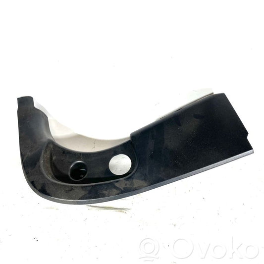 Kāju zonas sānu dekoratīvā apdare