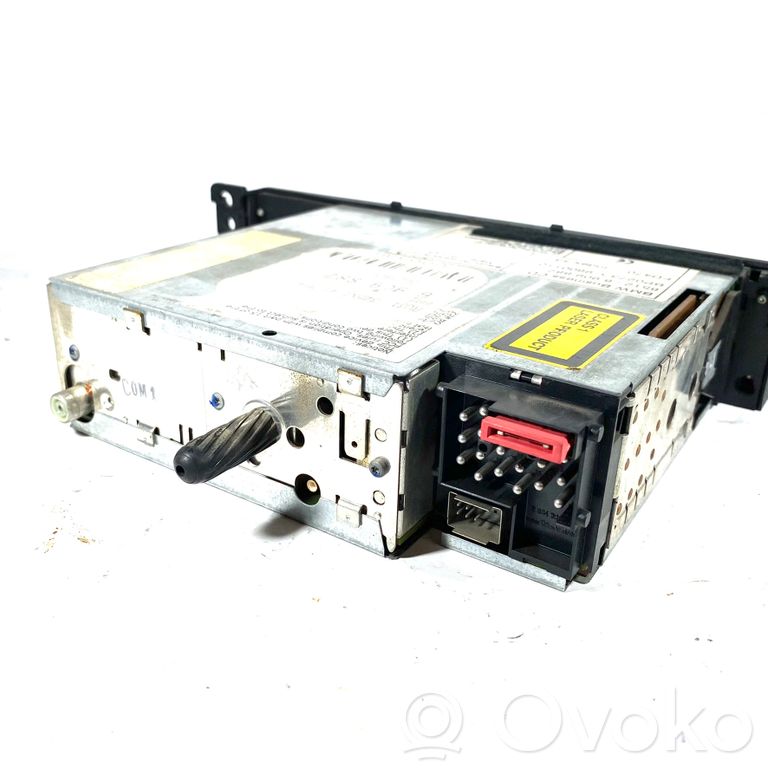 Radio / CD/DVD atskaņotājs / navigācija