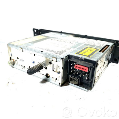 Radio / CD/DVD atskaņotājs / navigācija