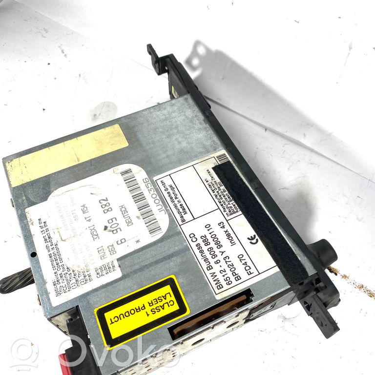 Radio / CD/DVD atskaņotājs / navigācija