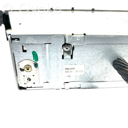 Radio / CD/DVD atskaņotājs / navigācija