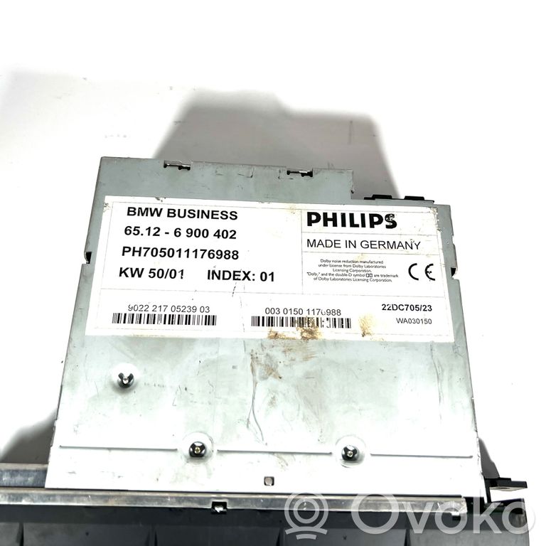 Radio / CD/DVD atskaņotājs / navigācija