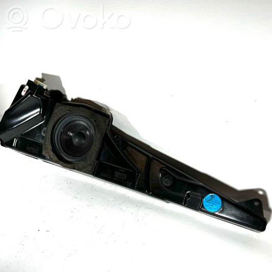 Skaļrunis (-i) priekšējās durvīs