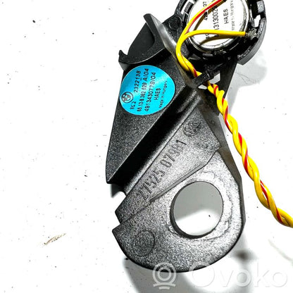 Augsto frekvenču skaļrunis (-i) priekšējās durvīs