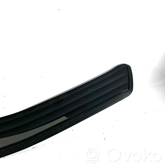 Aizmugurējā sliekšņa dekoratīvā apdare (iekšējā)