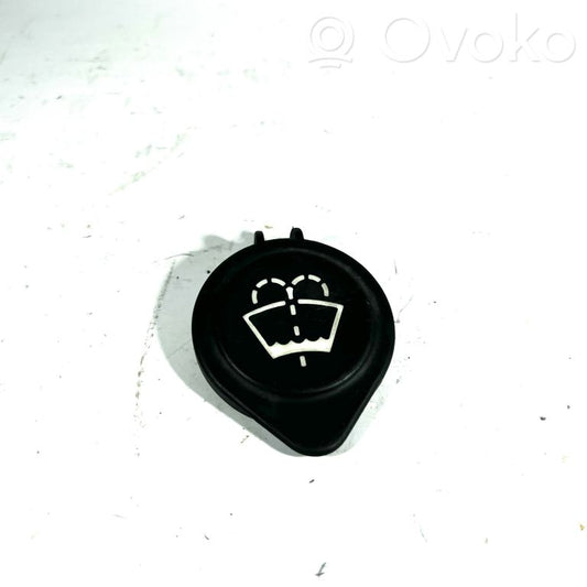 Window fluid reservoir filler pipe