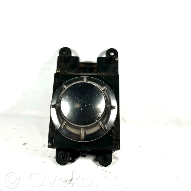 Multimediju kontrolieris