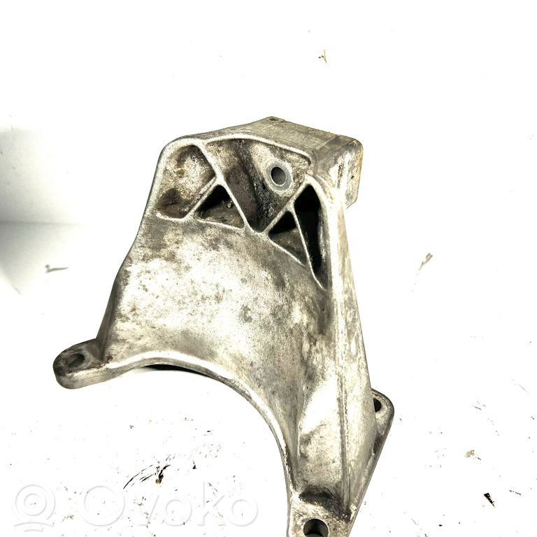 Transmission mounting bracket