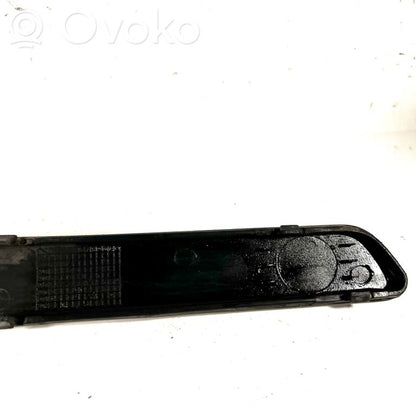 Priekšpusē dekoratīva bampera uzlikas