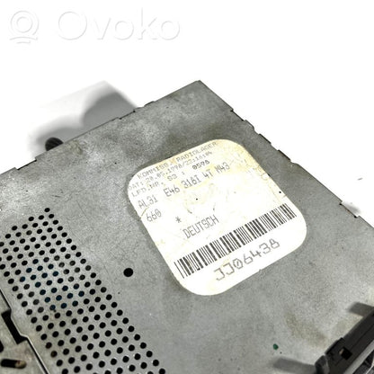 Radio / CD/DVD atskaņotājs / navigācija