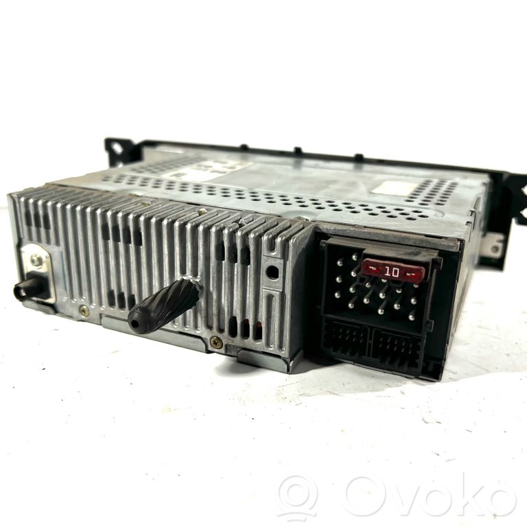 Radio / CD/DVD atskaņotājs / navigācija