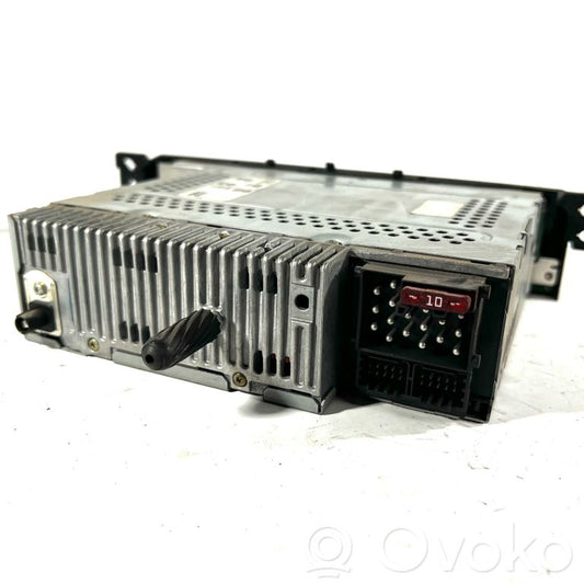 Radio / CD/DVD atskaņotājs / navigācija