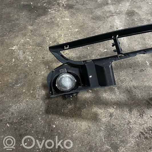 Pretmiglas luktura dekoratīvais režģis