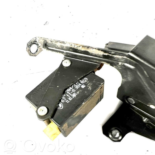 Slēdzene aizmugurējam logam