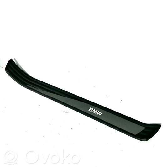 Priekšējā sliekšņa dekoratīvā apdare (iekšējā)