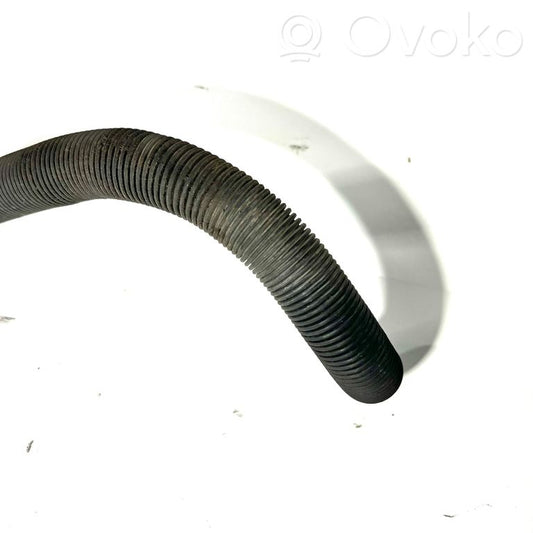 Window fluid reservoir filler pipe