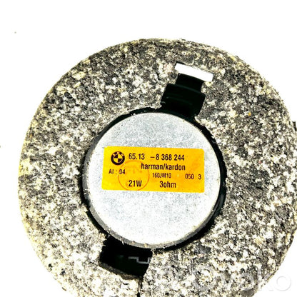 Skaļrunis (-i) priekšējās durvīs